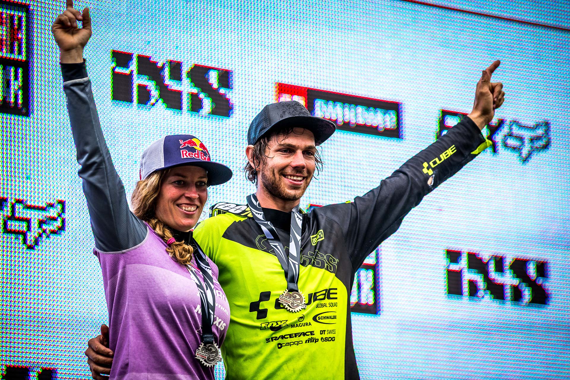 Queen Kintner et King Walker, sur le podium des Crankworx Rotorua. © Boris Beyer