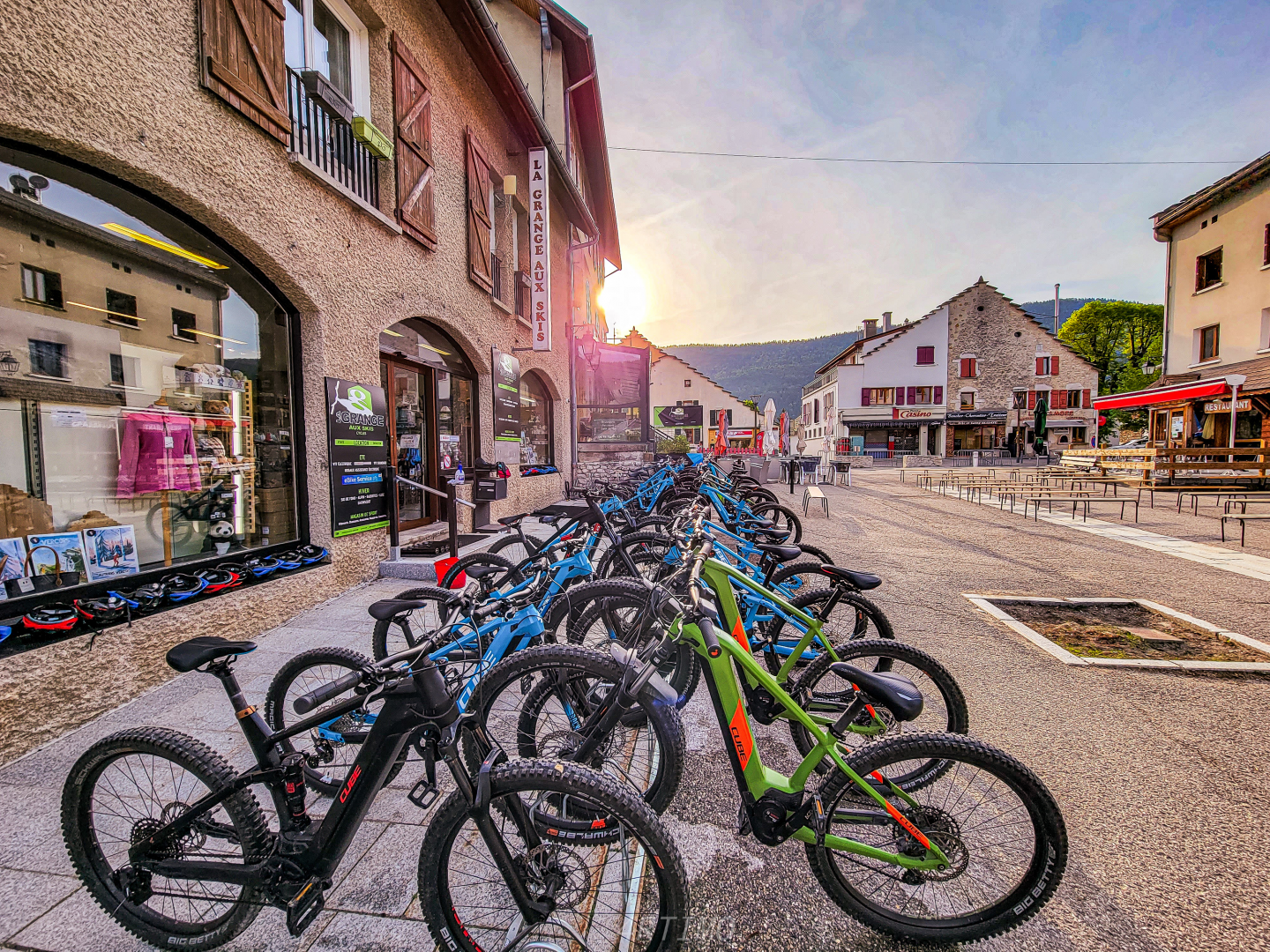 Photo du magasin La Grange Aux Skis Cycles